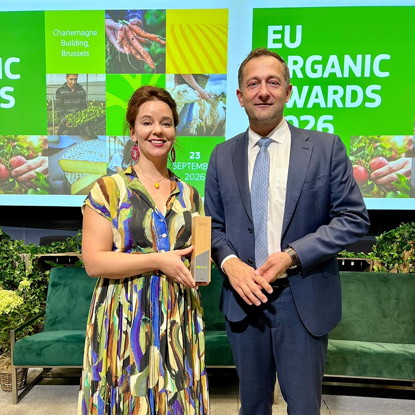 Julia Zotter mit EU-Kommissar Christophe Hansen - EU Organic Awards 2026